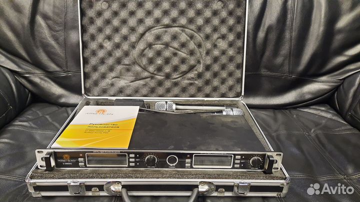 Радиосистема с двумя ручными микрофонами