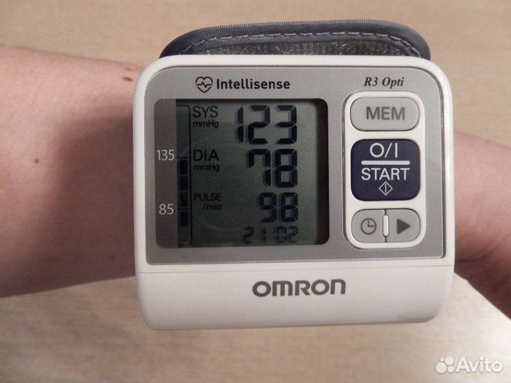 Тонометр на запастье Omron R3 Opti