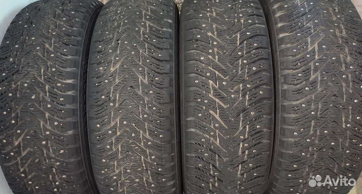 Nokian Tyres Hakkapeliitta 8 SUV 215/65 R16 102T