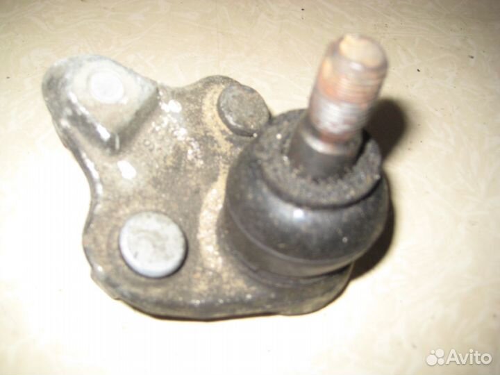 Щаровая опора тойота авенсис королла