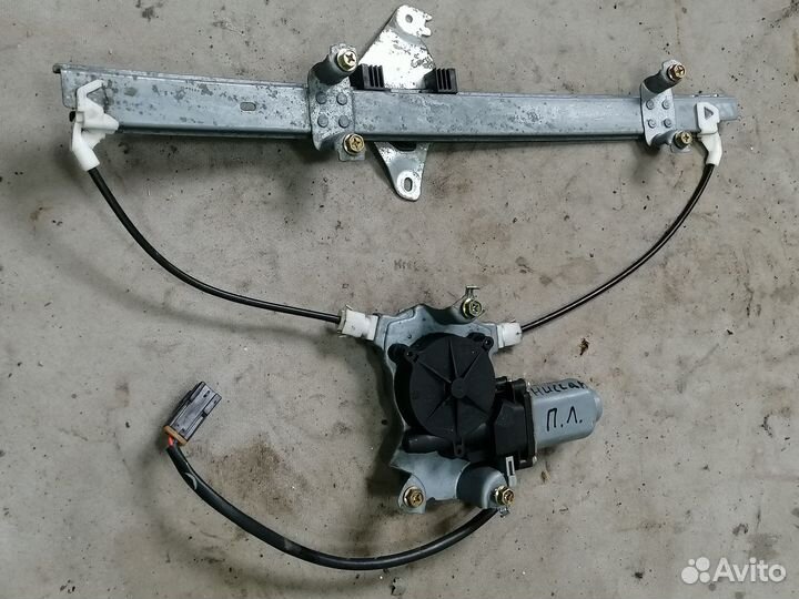 Стеклоподъемн.перед.левый Nissan Primera P11 2000