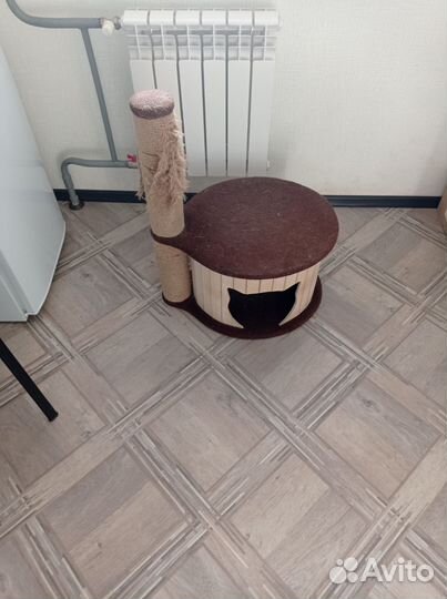 Домик для кошки с когтеточкой бу