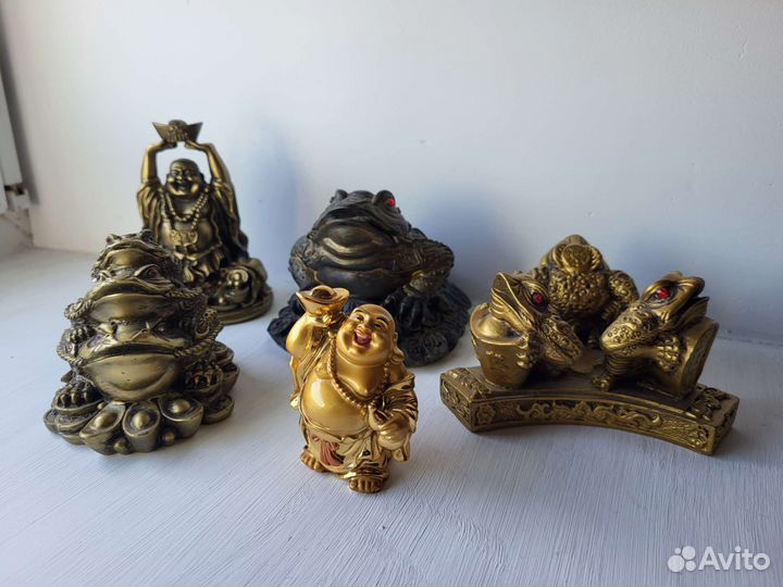 Статуэтки Хотэй и трехлапые жабы