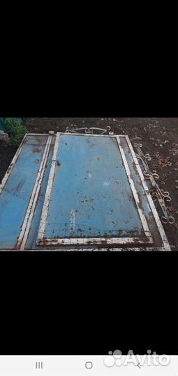 Металлические ворота и калитка