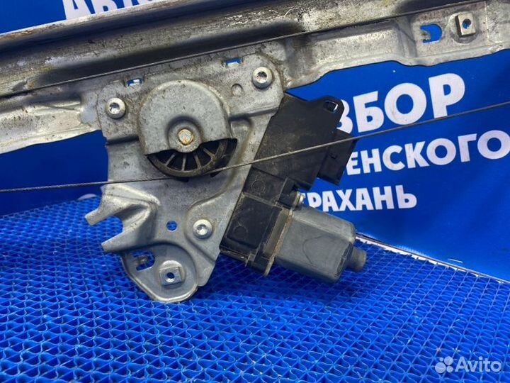 Передний левый стеклоподъемник Peugeot 308 хэтчбек