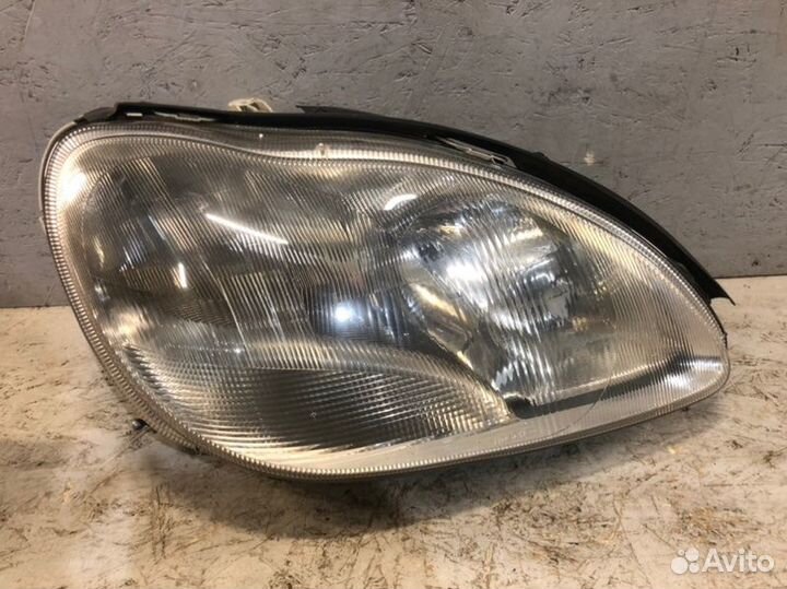 Фара правая Mercedes-Benz S-Klass W220