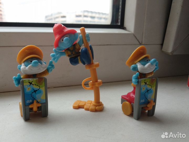 Kinder Смурфы золотые в городе