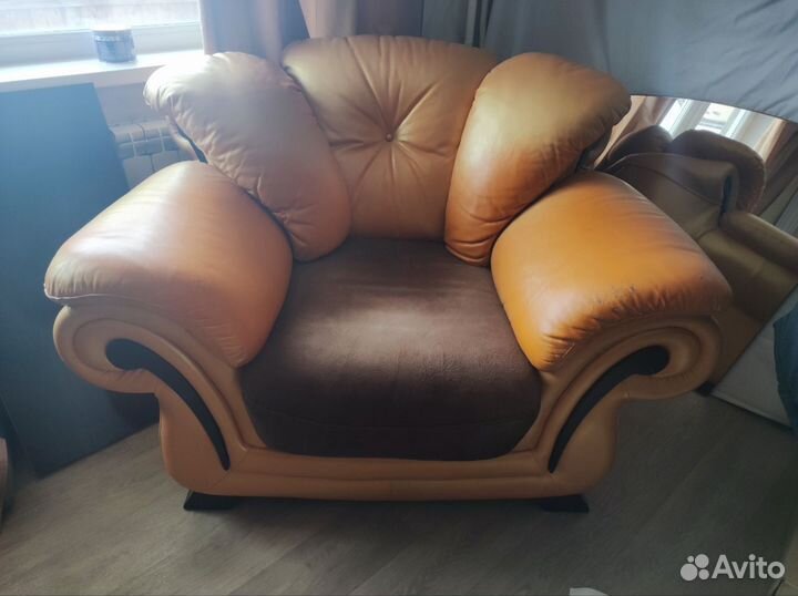 Кожаное кресло бу