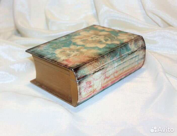 Небольшая шкатулка 
