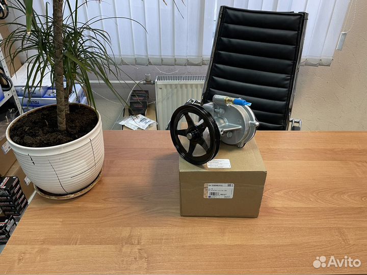 Вакуумный насос Chevrolet Tahoe 2015-2020 GM