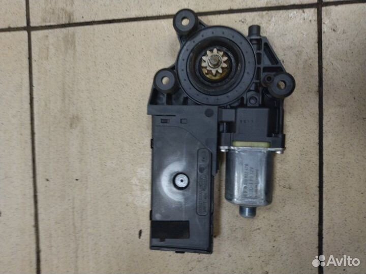 Мотор стеклоподъемника передний левый Renault