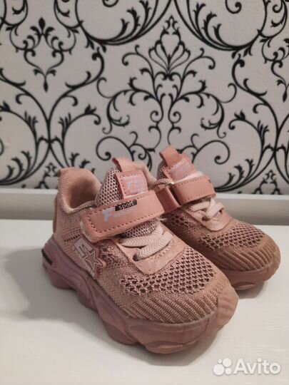Кроссовки для девочки 22