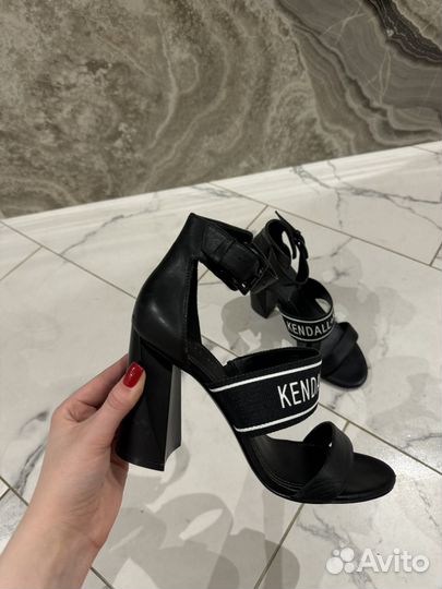 Босоножки женские