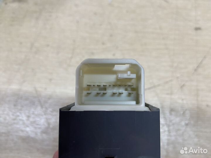 Блок управления стеклоподъемниками Toyota Rav4 40