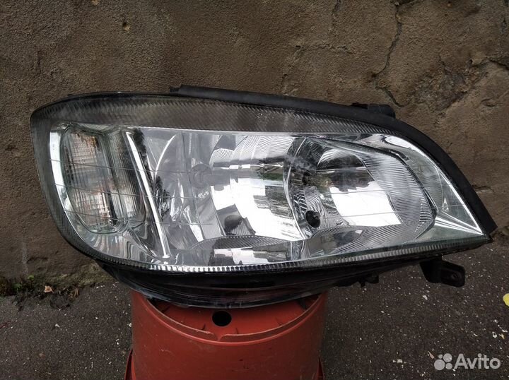 Продам фару от опель - зафира