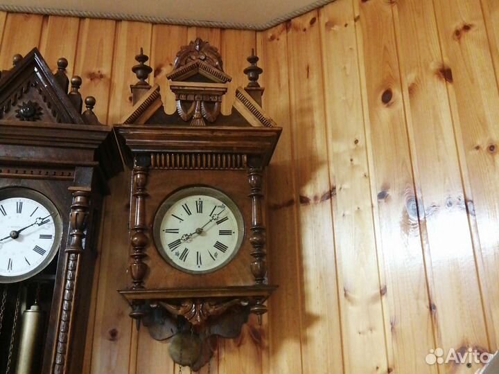 Старинные настенные часы с боем