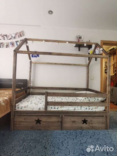 Кровать домик