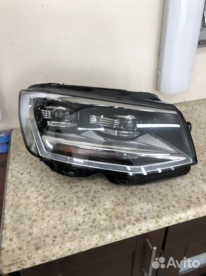 Фара правая Volkswagen T6 LED