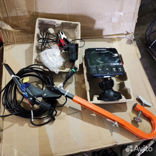 Эхолот цветной, новый,с ногой для датчика
