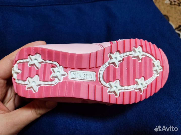 Кроссовки для девочки 27 размер новые