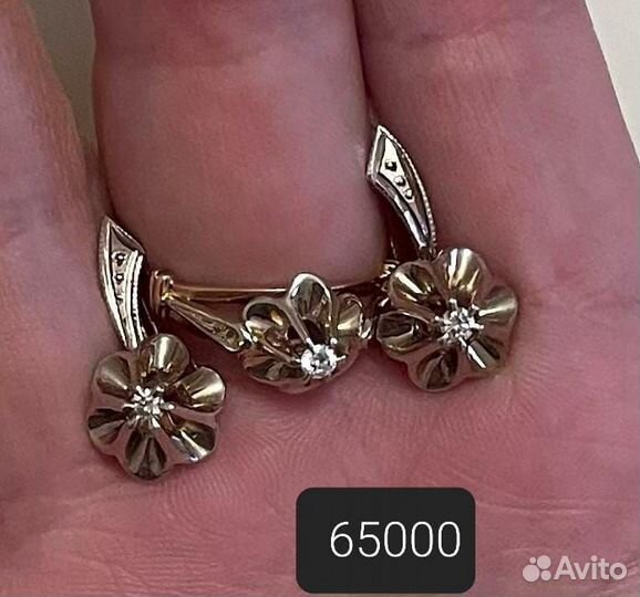 Золотое кольцо с бриллиантом