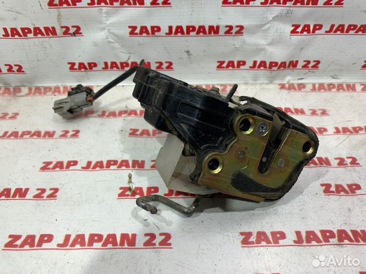 Замок двери задний правый Toyota Rav4 SXA11 3SFE