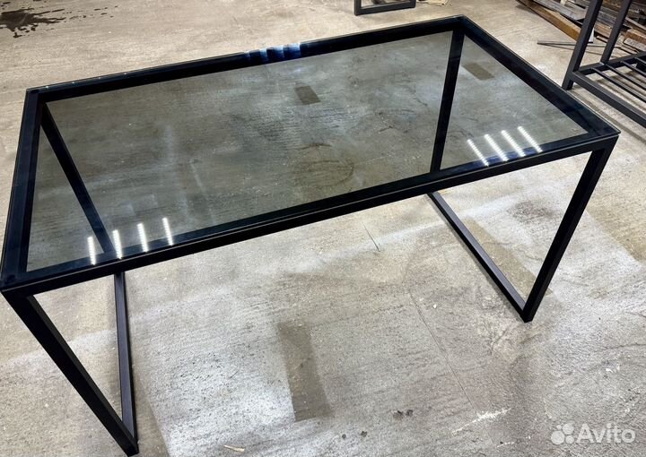 Стол стеклянный