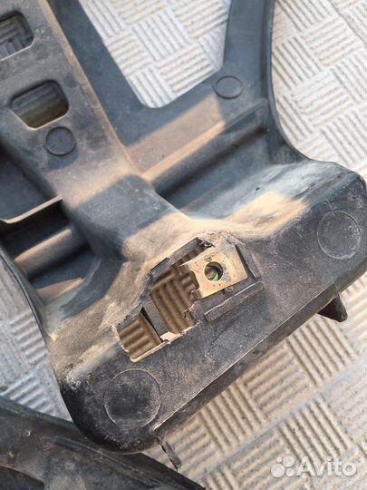 Кронштейн заднего бампера carisma рест