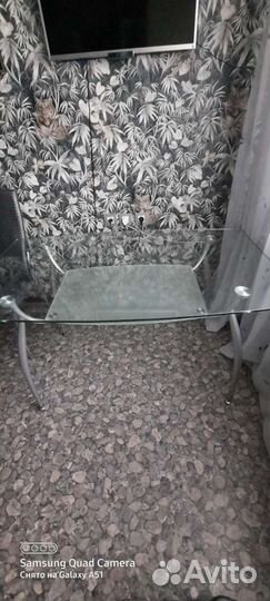 Стеклянный стол