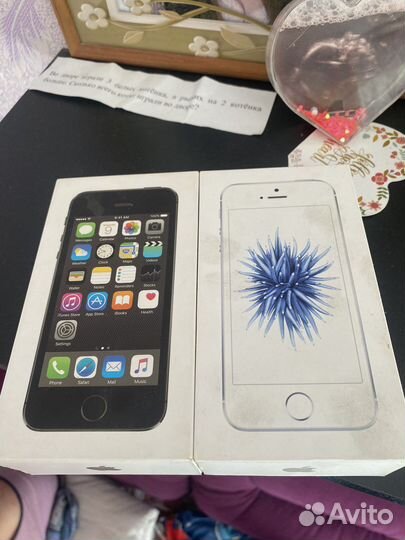 Коробка от iPhone SE;5