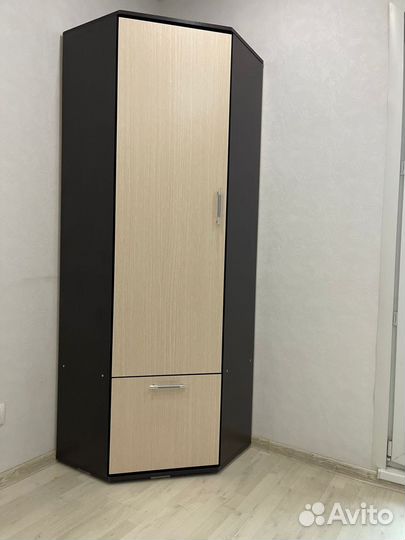 Шкаф угловой