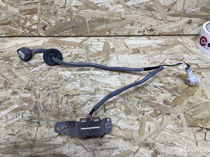 Кнопка открывания багажника Toyota Prado 150