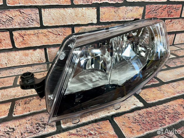 Фара новая Шкода Октавия А7 дорестайлинг