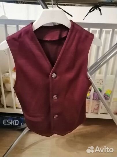 Жилет бордовый и кардиган