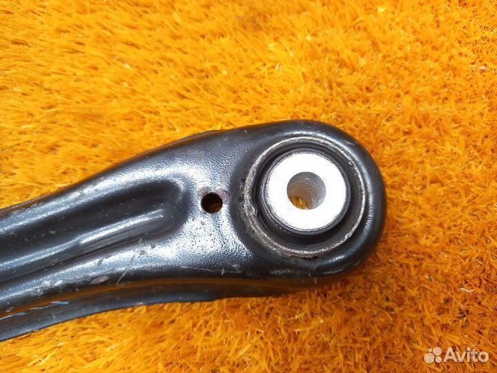 Рычаг подвески верхний задний правый Mercedes-Benz