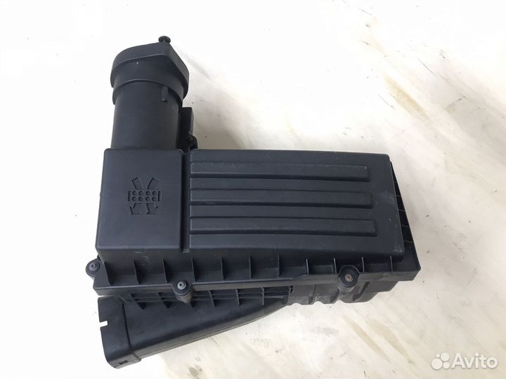 Корпус воздушного фильтра Passat B7,1.8 TSI