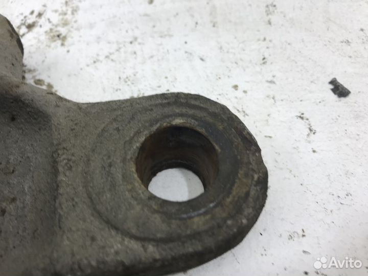 Рычаг передний правый