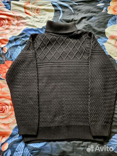 Свитер мужской