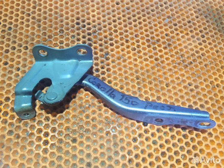 Петля капота правая Toyota Corolla 150 рестайлинг