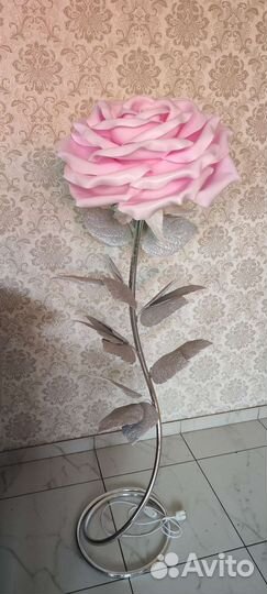 Ростовая роза. Торшер