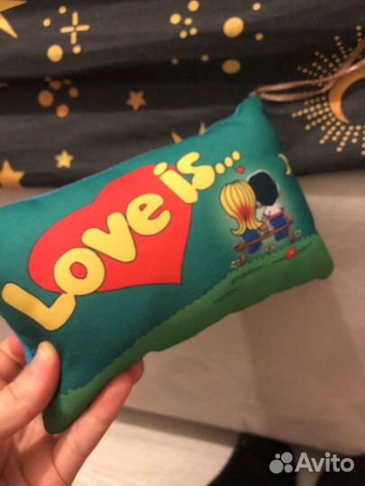 Подушка love is