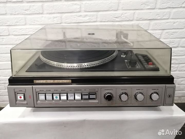 Проигрыватель винила Вега 109