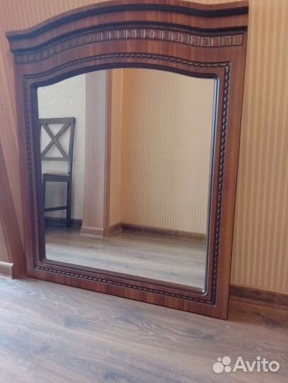 Зеркало настенное в раме