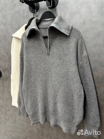 Стильный тёплый свитер