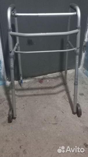 Ходунки для инвалидов на колесах