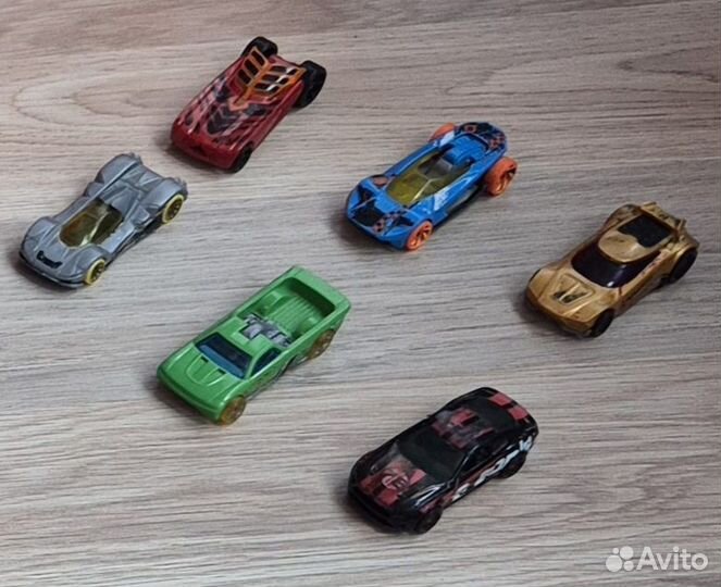 Тройная петля хотвилс Hot Wheels