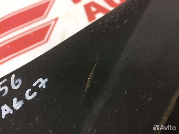 Пластиковые накладки под капотом Audi A6 C7