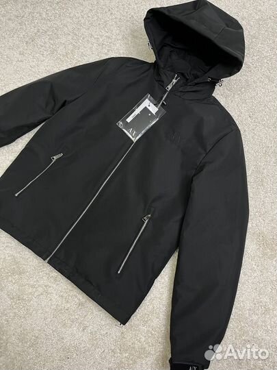 Куртка Armani: весенний уют и элегантность