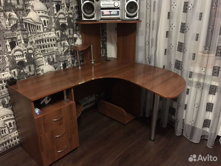 Компьютерный стол