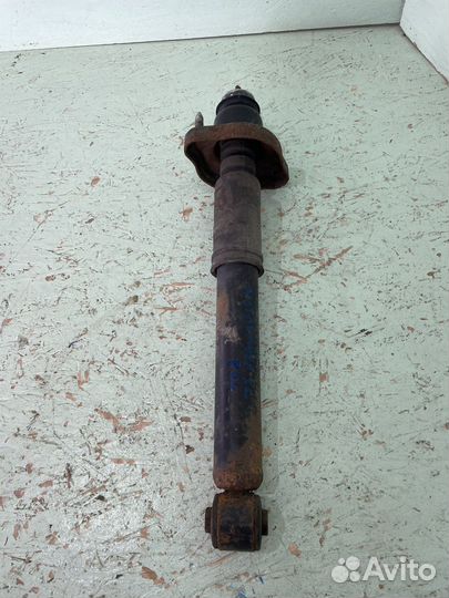 Задний амортизатор mitsubishi outlander xl